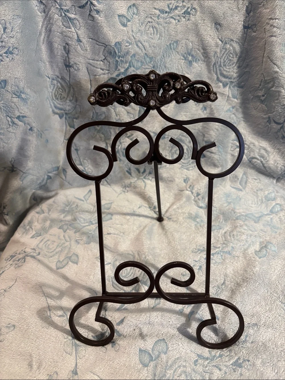 Decorative Metal Scroll Easel in Dark Brown